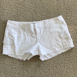 American eagle raw hen cargo shorts white 2